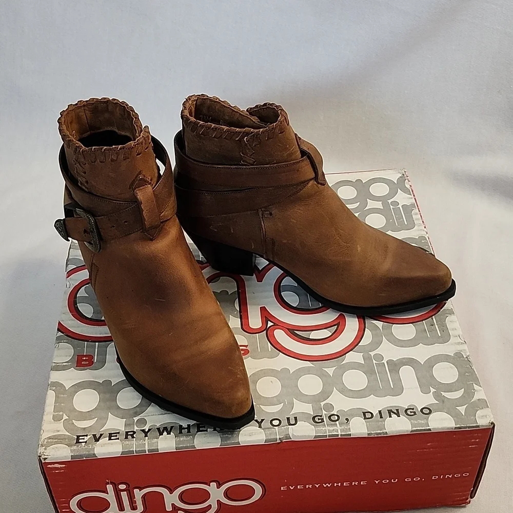 Vintage Tan Distressed Dingo Boots
